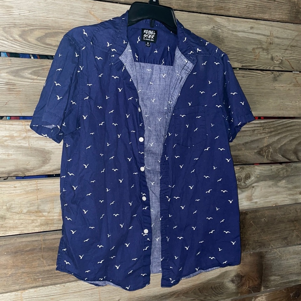4/$15 Rebel Star Button down seagull shirt